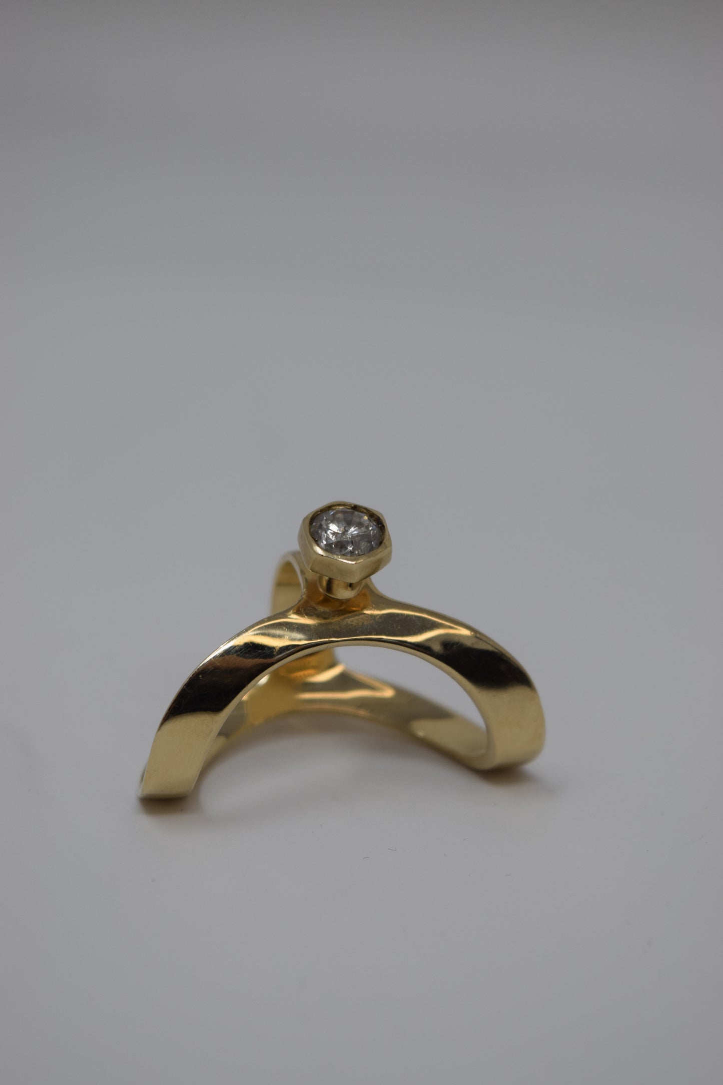 Knuckle Screw Ring - 14K White Sapphire